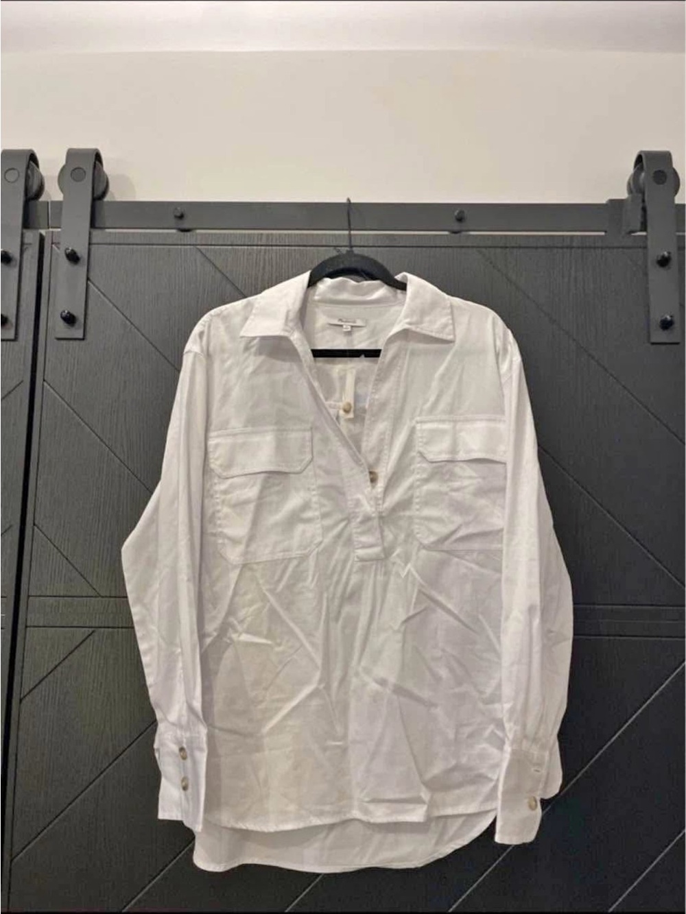 Madewell White Long-Sleeve Button Down Shirt size: MEDIUM BRAND NEW (SOLD OUT)